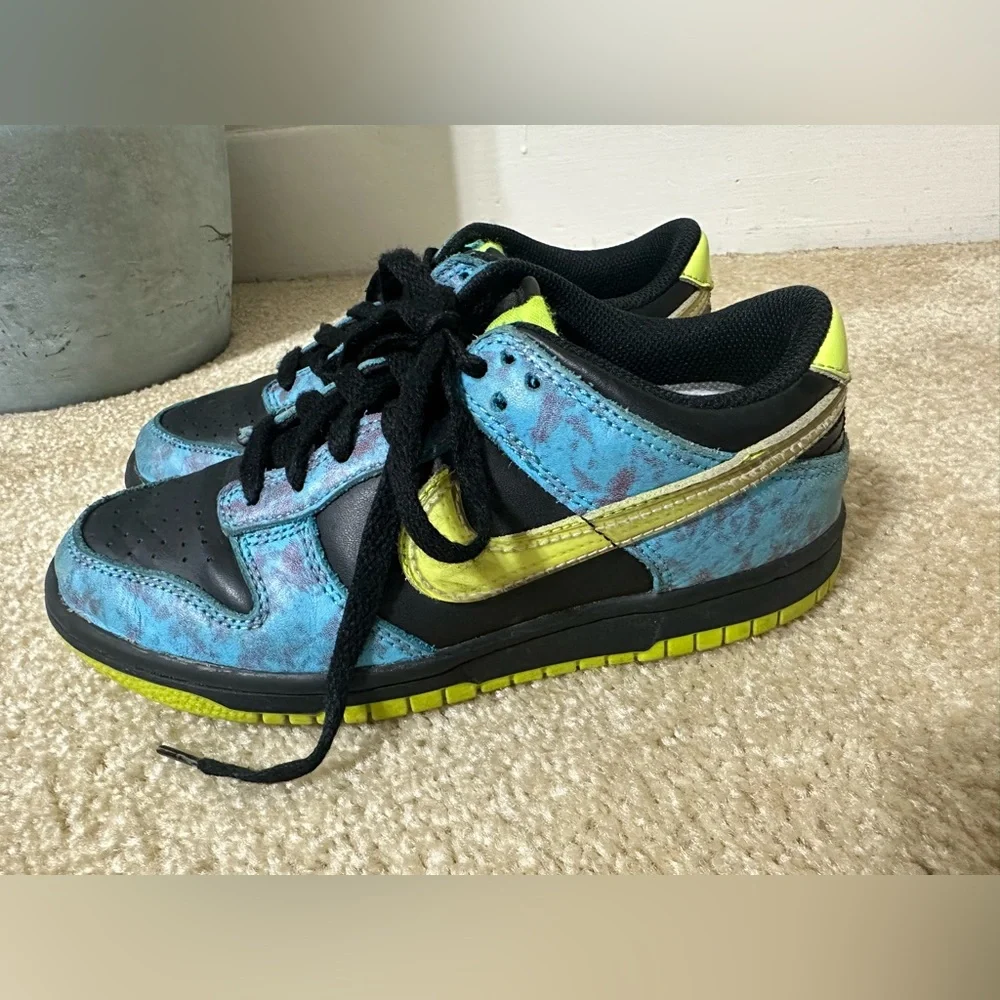 Nike SB Dunk Low Youth Sneakers – Size 4Y – Blue/Black/Volt